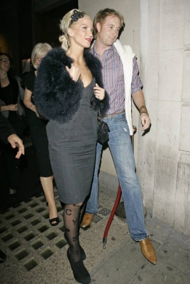 Sarah_Harding_inside_Nobu_101209_281729.jpg