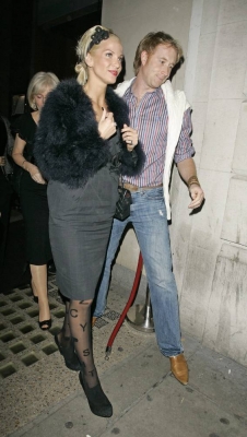 Sarah_Harding_inside_Nobu_101209_282229.jpg
