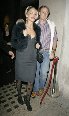 Sarah_Harding_inside_Nobu_101209_282329.jpg