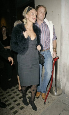 Sarah_Harding_inside_Nobu_101209_282829.jpg