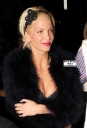 Sarah_Harding_leaving_Nobu_with_mum_and_friends_10_12_09_282929.jpg
