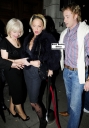 Sarah_Harding_leaving_Nobu_with_mum_and_friends_10_12_09_284229.jpg