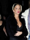 Sarah_Harding_leaving_Nobu_with_mum_and_friends_10_12_09_284729.jpg