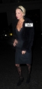 Sarah_Harding_leaving_Nobu_with_mum_and_friends_10_12_09_285629.jpg