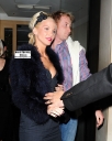 Sarah_Harding_leaving_Nobu_with_mum_and_friends_10_12_09_285729.jpg