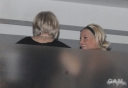 Sarah_Harding_leaving_Nobu_with_mum_and_friends_10_12_09_286829.jpg
