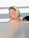 Sarah_Harding_leaving_Nobu_with_mum_and_friends_10_12_09_287129.jpg