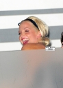 Sarah_Harding_leaving_Nobu_with_mum_and_friends_10_12_09_287229.jpg
