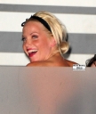 Sarah_Harding_leaving_Nobu_with_mum_and_friends_10_12_09_287329.jpg