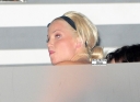 Sarah_Harding_leaving_Nobu_with_mum_and_friends_10_12_09_287429.jpg