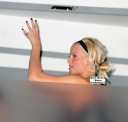 Sarah_Harding_leaving_Nobu_with_mum_and_friends_10_12_09_287729.jpg