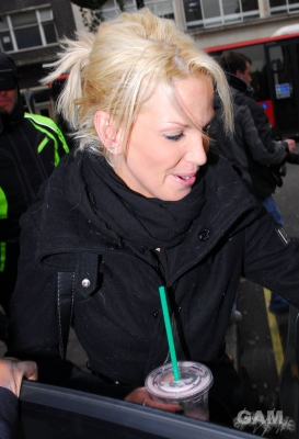 Sarah_Harding_leaving_Radio_One_studios_151209_281729.jpg