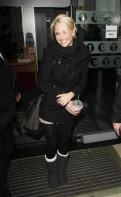 Sarah_Harding_leaving_Radio_One_studios_151209_284129.jpg