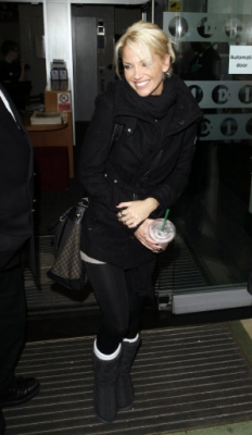 Sarah_Harding_leaving_Radio_One_studios_151209_284229.jpg