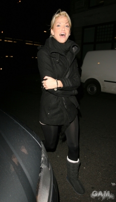 Sarah_Harding_leaving_Radio_One_studios_151209_285029.jpg