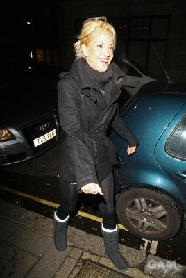Sarah_Harding_leaving_Radio_One_studios_151209_285929.jpg