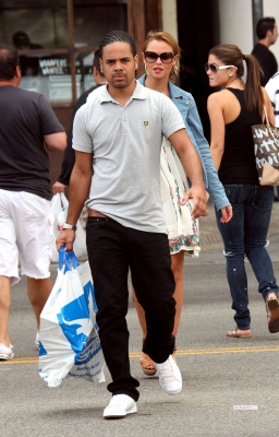 Kimberley_and_Justin_out_in_LA2C_USA2C_20_06_09_28929.jpg