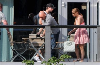 Kimberley_Walsh_having_a_lunch_in_Manchester_030609_28329.jpg