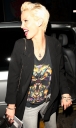 Sarah_and_Nicola_leaving_the_Lyric_theatre_120309_281029.jpg