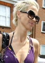 Sarah_arrives_at_Harrods_in_London_110609_28729.jpg