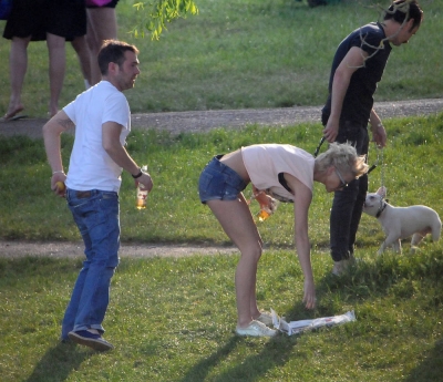 Sarah_Harding_and_Tom_in_the_park2C_London_31_05_09_281529.jpg