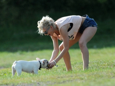 Sarah_Harding_and_Tom_in_the_park2C_London_31_05_09_28229.jpg