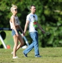 Имя файла=Sarah_Harding_and_Tom_in_the_park2C_London_31_05_09_28429.jpg
Размер файла=143КБ
Размеры=986x1000
Дата=Март 29, 2012 Sarah_Harding_and_Tom_in_the_park2C_London_31_05_09_28429.jpg