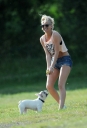 Sarah_Harding_and_Tom_in_the_park2C_London_31_05_09_28829.jpg