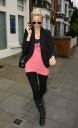 Sarah_Harding_leaves_her_home_090409_281629.jpg