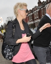 Sarah_Harding_leaves_her_home_090409_28229.jpg