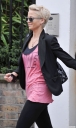 Sarah_Harding_leaves_her_home_090409_28629.jpg