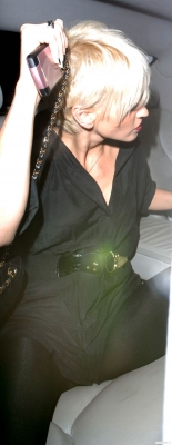 Sarah_leaving_The_Groucho_Club_260309_2813129.jpg