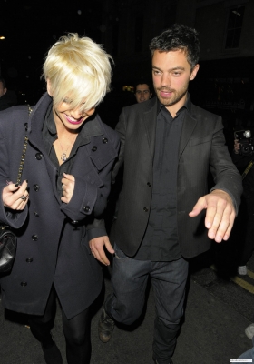Sarah_leaving_The_Groucho_Club_260309_2813229.jpg