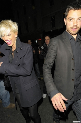Sarah_leaving_The_Groucho_Club_260309_2813429.jpg