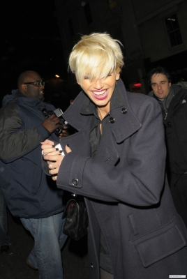 Sarah_leaving_The_Groucho_Club_260309_2813529.jpg