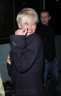 Sarah_leaving_The_Groucho_Club_260309_28229.jpg