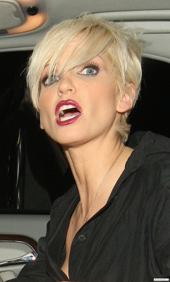 Sarah_leaving_The_Groucho_Club_260309_284429.jpg