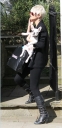 Sarah_Harding_leaving_her_home_010409_281629.jpg