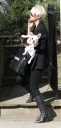 Sarah_Harding_leaving_her_home_010409_28329.jpg