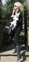 Sarah_Harding_leaving_her_home_010409_28529.jpg