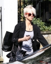 Sarah_Harding_leaving_her_home_010409_28629.jpg