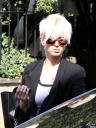 Sarah_Harding_leaving_her_home_010409_28929.jpg