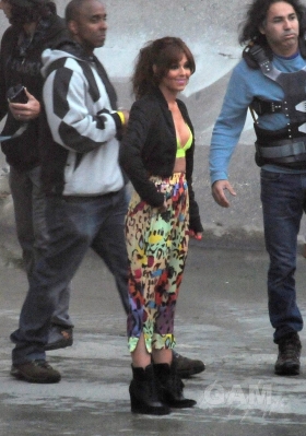 Cheryl_Cole_filming_a_music_video_in_LA_31_03_12_2810429.jpg