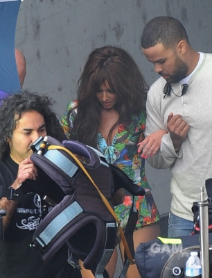 Cheryl_Cole_filming_a_music_video_in_LA_31_03_12_285629.jpg