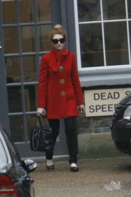 Sarah_and_Nicola_at_their_management_offices_28_02_11_281229.jpg