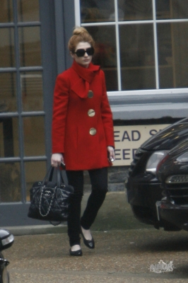 Sarah_and_Nicola_at_their_management_offices_28_02_11_281429.jpg