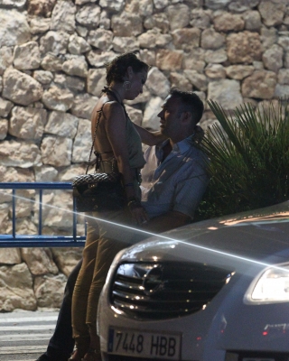 Sarah_and_Tom_out_in_Ibiza_at_4am_14_07_11_28129.jpg