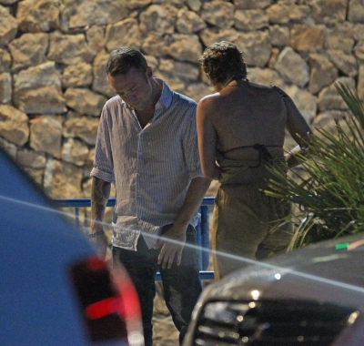 Sarah_and_Tom_out_in_Ibiza_at_4am_14_07_11_281629.jpg