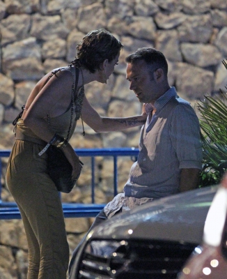 Sarah_and_Tom_out_in_Ibiza_at_4am_14_07_11_281729.jpg