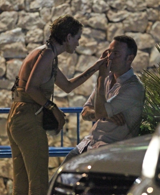 Sarah_and_Tom_out_in_Ibiza_at_4am_14_07_11_282229.jpg